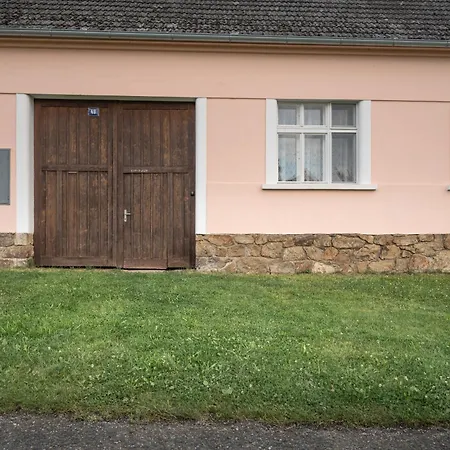Venkovska S Prirodni Zahradou Nyaraló *